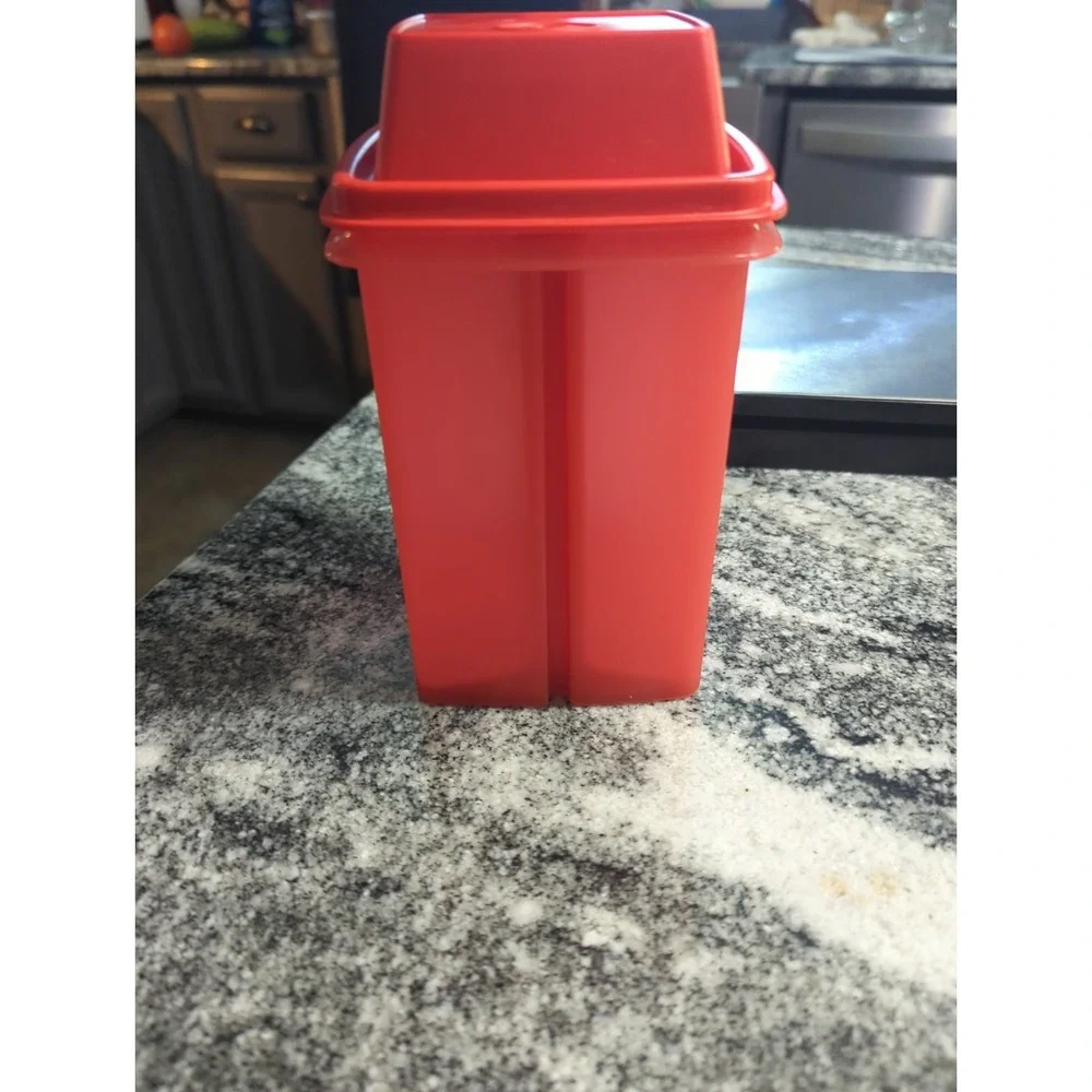 Tupperware 4.5 cup Pick A Deli Pickle Pepper Keeper Chili Red 1330-21
